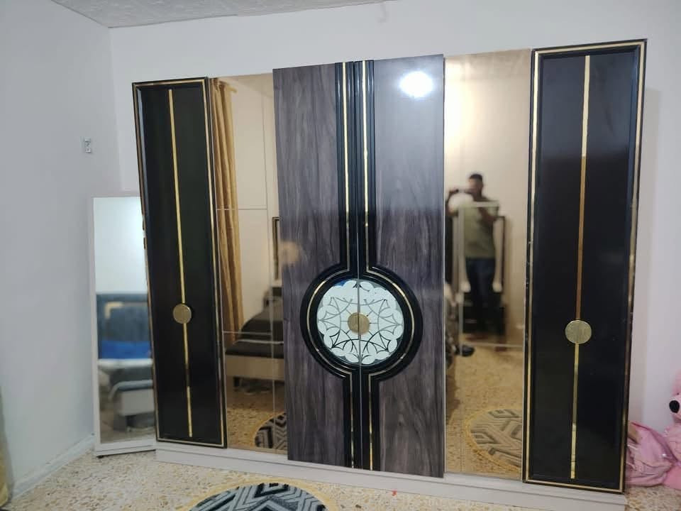 غرفه للبيع جديده ستخدام قليل ماخديها مليون و500 و 9قطع جديده لوك بعدها جيسها بيها عارضيها ٧٠٠ومجال بسيط***********
