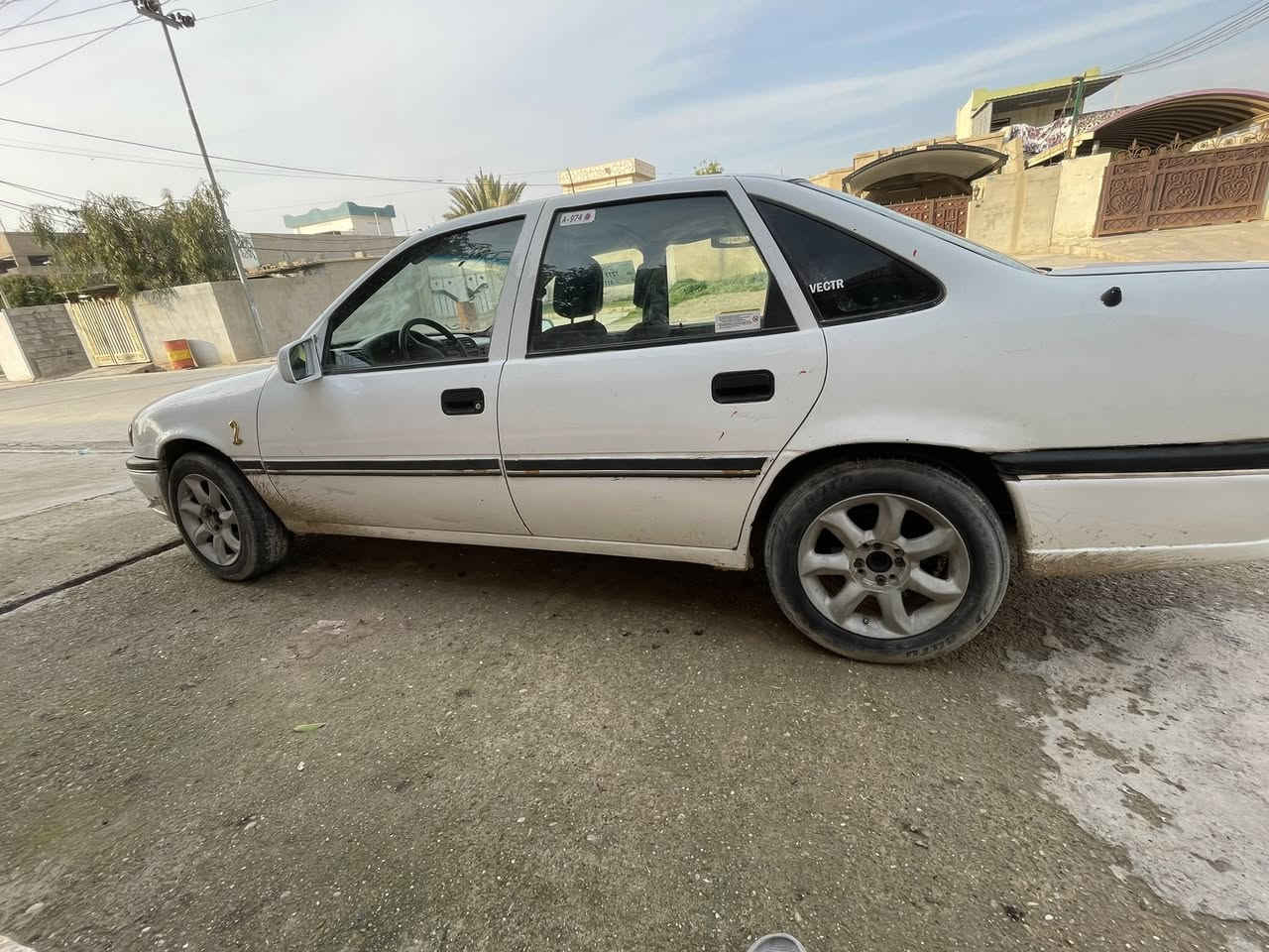 أوبل فكترا  موديل 1994 محرك 18 مصبوغه عام رقم كركوك سنويه لحد 29 كير عادي 37 ورقه ***********
