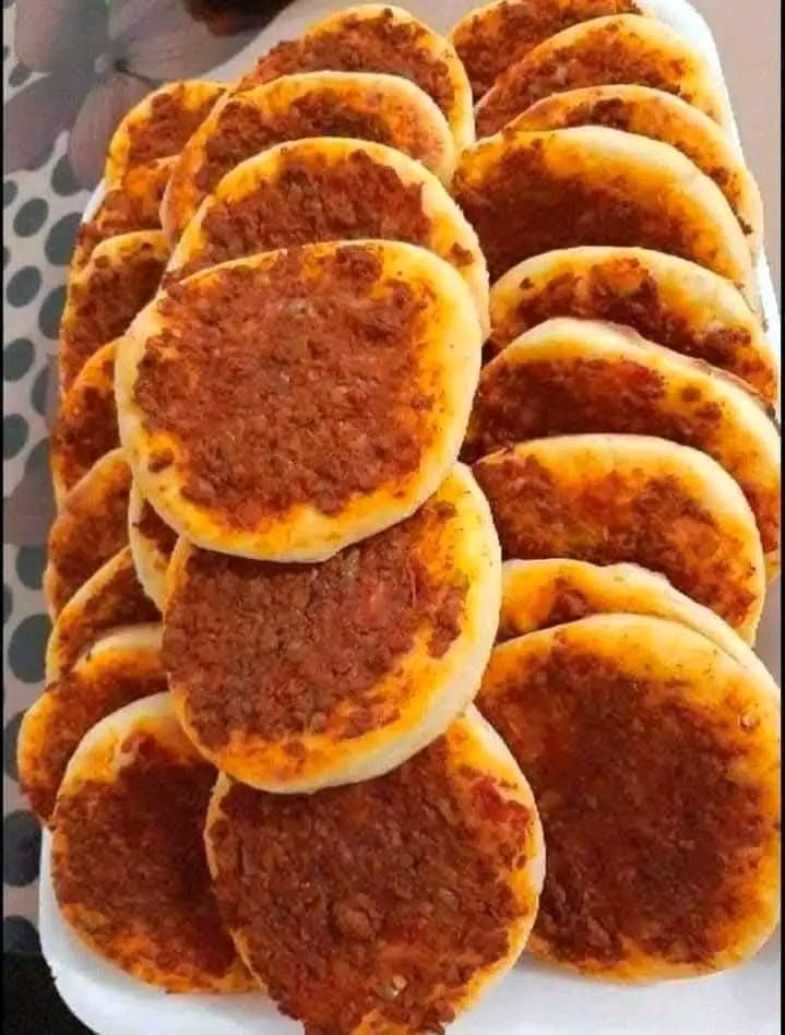 يتوفر جميع المعجنات فطائر 10 قطع 6الف لحم بعجين 10 قطع 6الف مني بيتزا 10 قطع 8الف كيكه ساده 8الف مناقيش بالجبن 10 قطع 6الف فطائر الدجاج 10 قطع 8الف الحجز مسبق يوجد خدمة توصيل ***********
