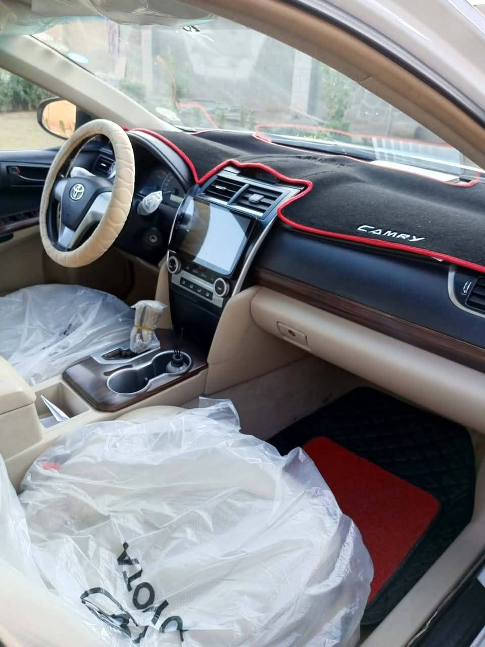 سلام عليكم
سيارة كامري موديل 2012 خليجي 
سيارة بسمي سياره ماطخوخه طخه مال جناي على ايدي محرك 2500 تخم تاير جديد مكان اديالى الخالص دوجمه سعر 143وبيه مجال للجناي رقم ***********
