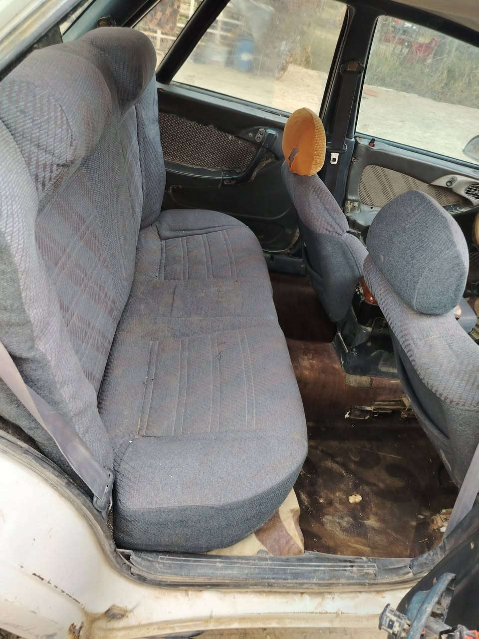 السلام عليكم سياره اسبرو موديل ٩٢ رقم ديالى سنويه صاقطه مكينه وكير اوتماتيك السعر ١٤ وبيه مجال  رقم صاحب سياره ***********
