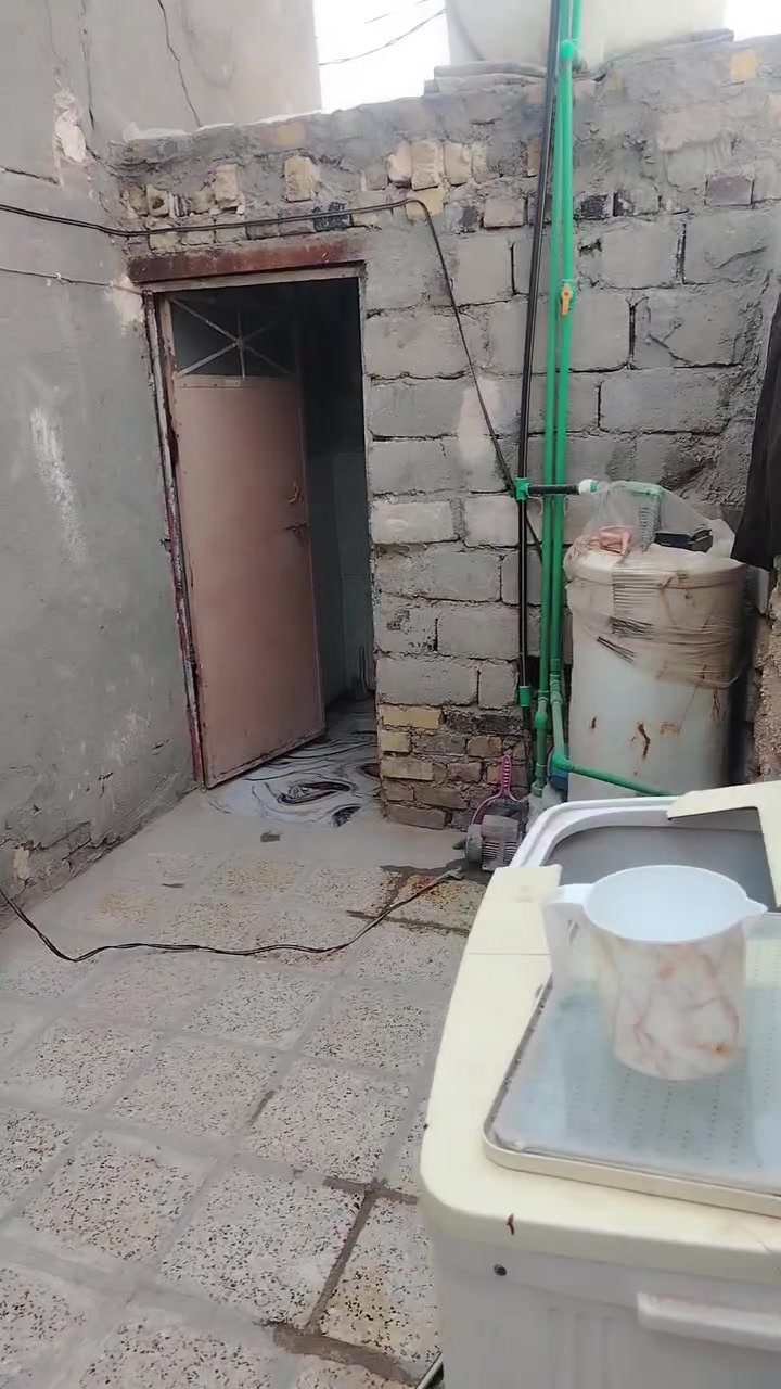 السلام عليكم بيت مساحته 140 تقريبا كامل وجاهز غرفه مطبخ صاله استقبال 13 بي مجال محيزم الثانيه مفوض بلتطويب عقد اصلاح زراعي ***********
