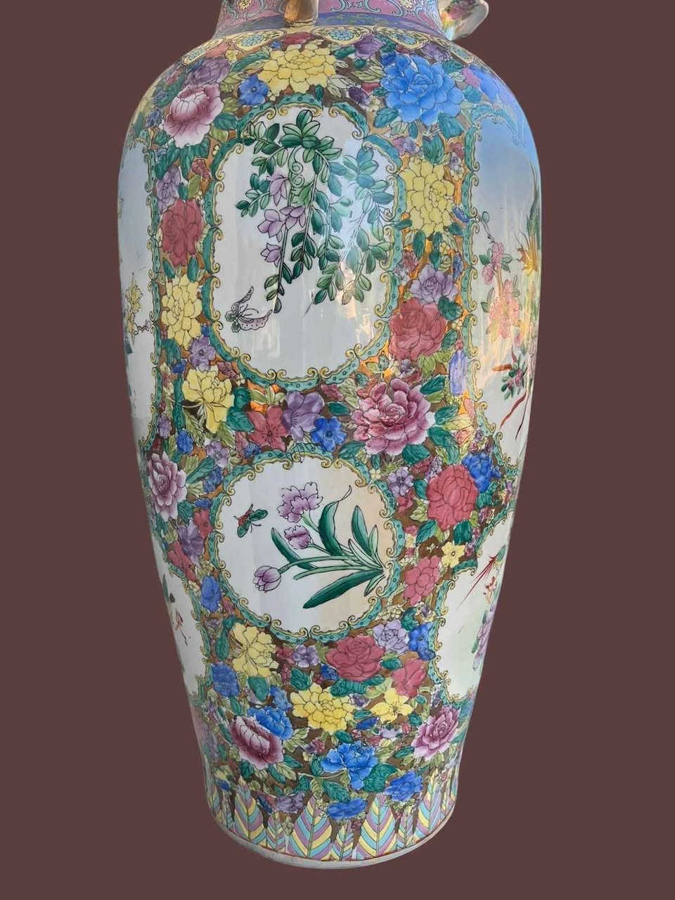 فازات كانتون شينواه قديمةChinoiserie
طراز Famille Rose
من افخر انواع البورسلين مشغولة يدوياً بدقة متناهية ومزينة بنقوش بارزه مذهبة
مقابض مطلية بلون الذهب  بتصميم كلاسيكي فريد يضفي لمسة فخامة أرستقراطية
بارتفاع مثالي 125 سم بالقاعدة
110سم بدون قاعدة الاسكندرية, مصر


**إذا كنت صاحب هذا الإعلان وتريد حذفه لأي سبب، رجاءا أرسل رسالة إلى الدعم الفني**