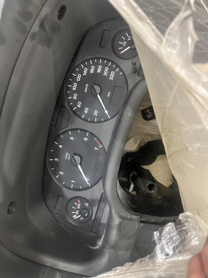 دشبول استرا 2002 كامل ملحقاته النظافة 100% السعر 250 الف مكاني بغداد الاتصال ***********
