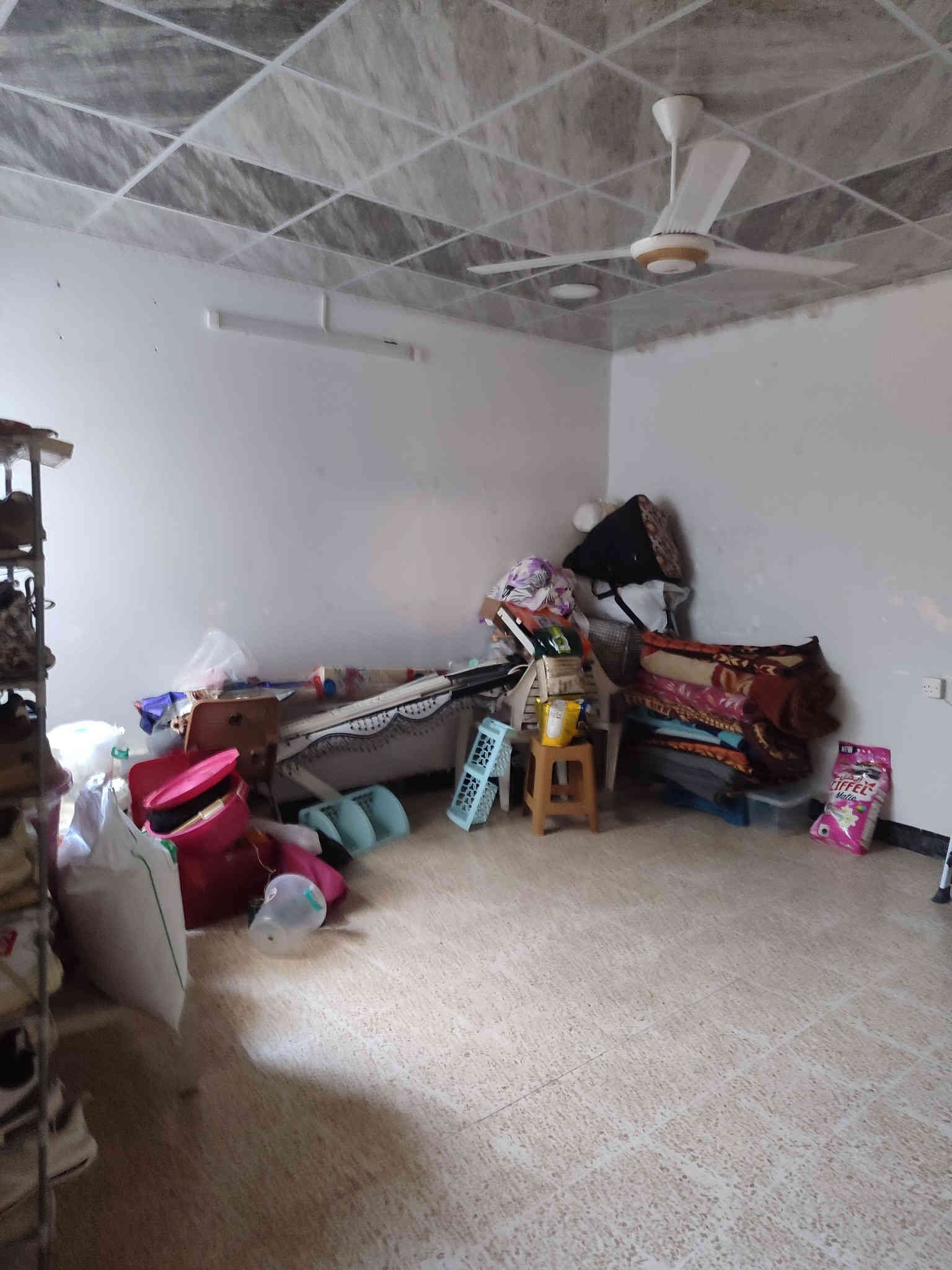 بيت للايجار في حي رجم حديد نواب ظباط ٢٠٠ متر  الاتصال ***********
/*********** سعر الايجار (٢٥٠)الف
