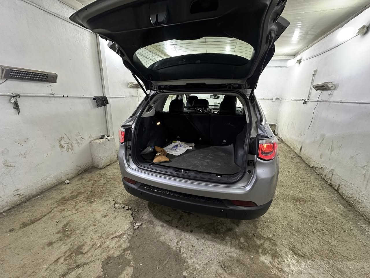 السلام وعليكم 

جيب كومبارس وارد امريكي موديل2020 

حادثة جاملغ ايسار امامي تعديل بسيط الشاصي الايسر

فول 

مواصفات 

بصمه تشغيل عن بعد 

كشن كهرباء 

كشنات جلد 

جنطة كهربائية 

وبعد بيه مواصفات 

حادث جاملغ وبنيد 

ماشيه80 ألف 
السعر 120 وبيه مجال 
***********
