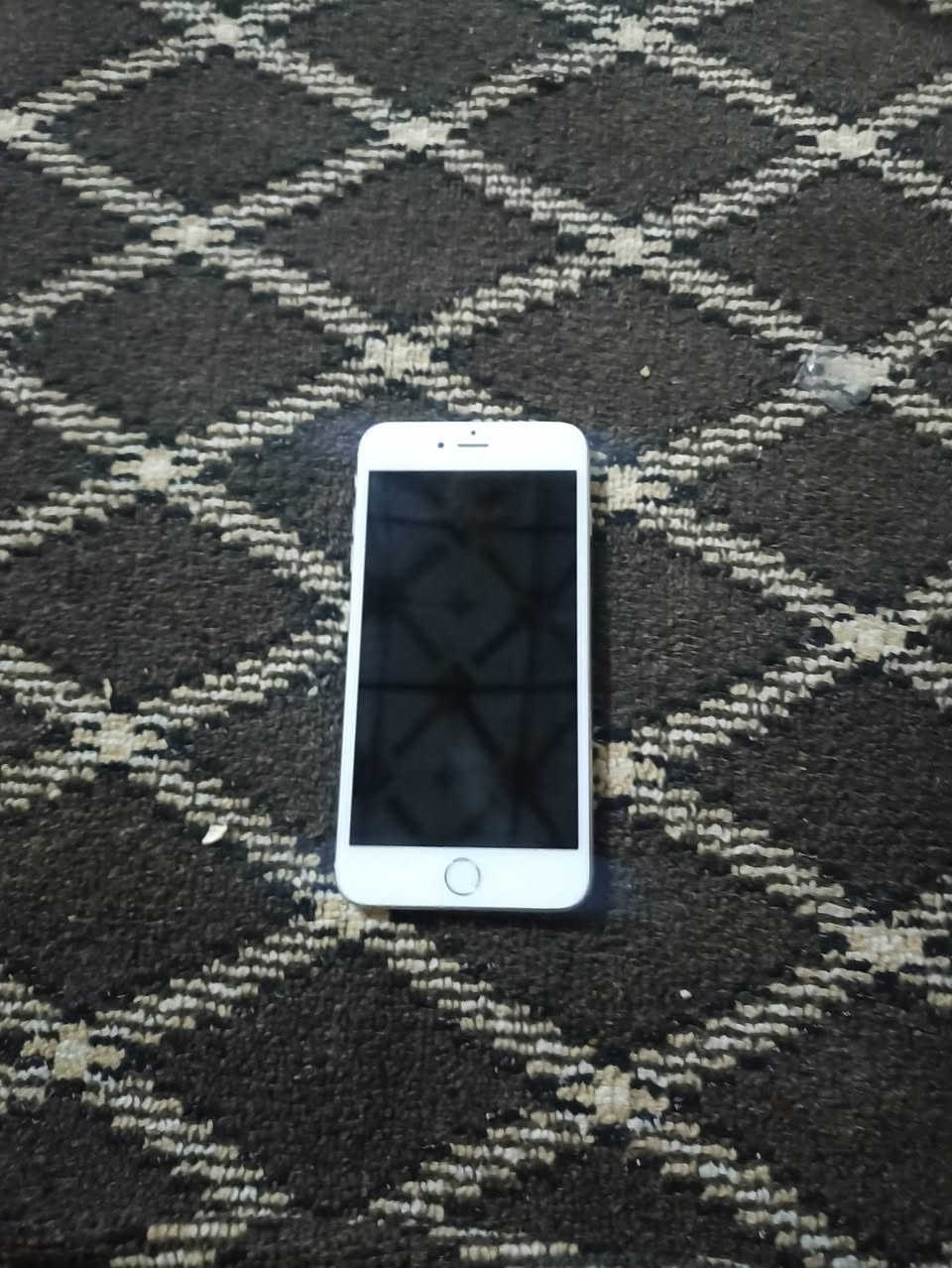 سلام عليكم مبايل ايفون 6 حجم كبير بطاريه 100 مبايل كله شغال سيم كرت شغال سمعات بس يردله ايسي مال شحن مبايل بعده جديد السعر 80 مكاني الفلوجه الشري ينتصل ***********
