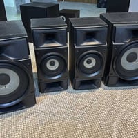 ٤ سماعات مع دمام.  للبيع. السعر ١٠٠ الف. ٠٧٥٠٧٨٢٨٠٩٢