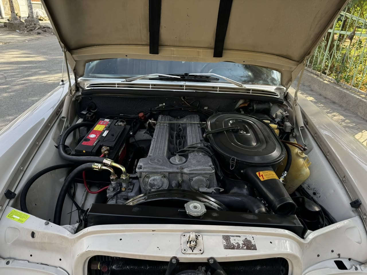 السلام عليكم ماريدس موديل 1969 مكينه 6 280 SE قبق ابيض كير اوتو اربع نمر باب قصير تبريد شغال تخم تاير راديتر جديده منضومة بانزين وحتراق كله جديد سبيرهة منازل جكهة ممستخد سياره جاهزه من كلشي سونار مرفق بلصور السياره بسمي مكان السياره بغداد رقم الهاتف ***********
