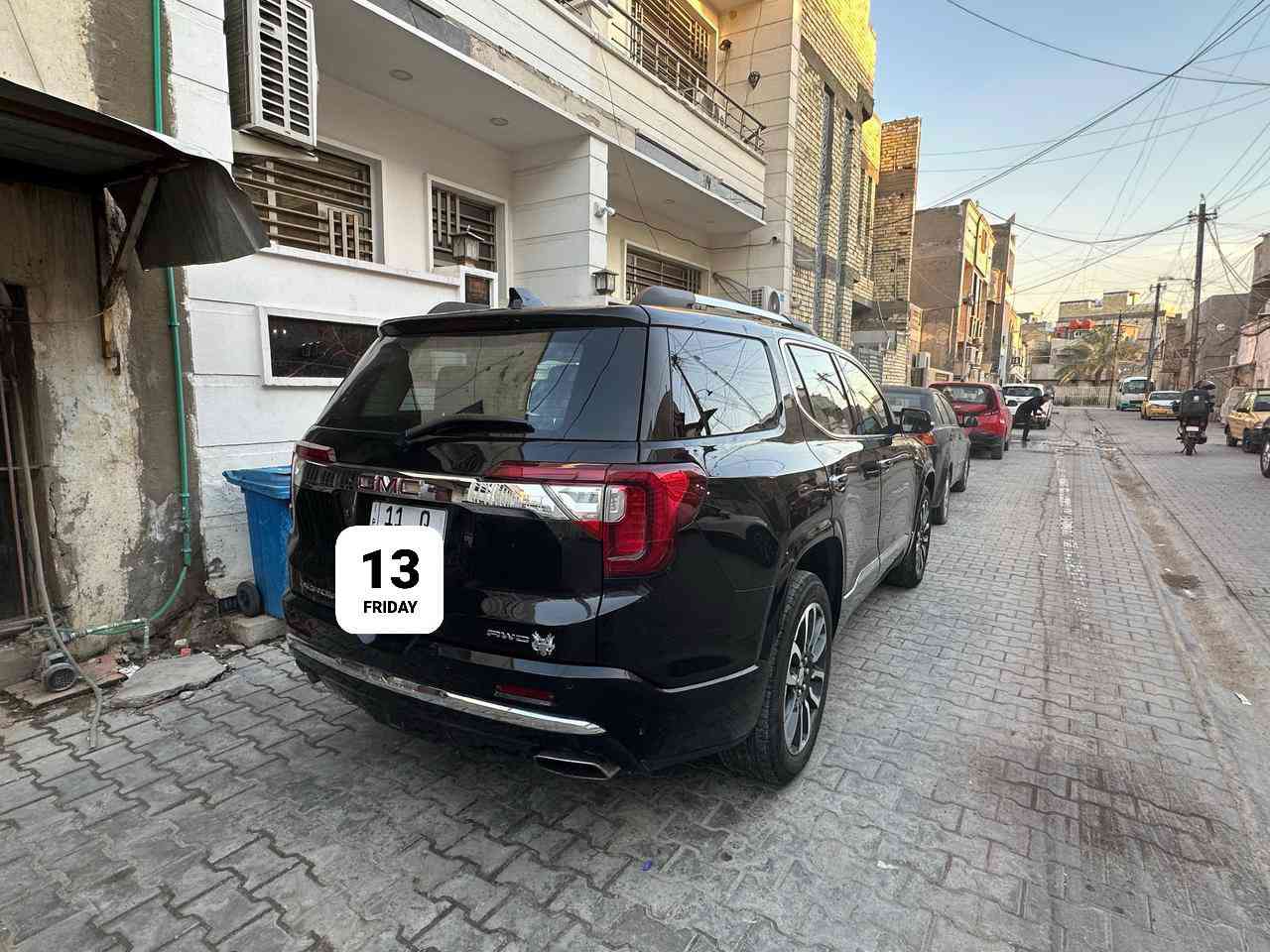 السلام عليكم 
جمسي اكاديا موديل 2023 
المواصفات 
جي ام سي اكاديا دينالي 
لون اسود محرك 6 سلندر 3600 
دبل سلايد روف 
كراسي اماميه كهرباء تدفئه وتبريد كرسي السايق هزاز تحذير شحن واير لس 
فور ويل درايف 
6 راكب كراسي جلد منفصله 
ويل كب 20 
والسيارة جدآ راقيه 
السعر 230$ وبيها مجال بسيط 
التواصل *********** 
مكان السيارة بغداد
