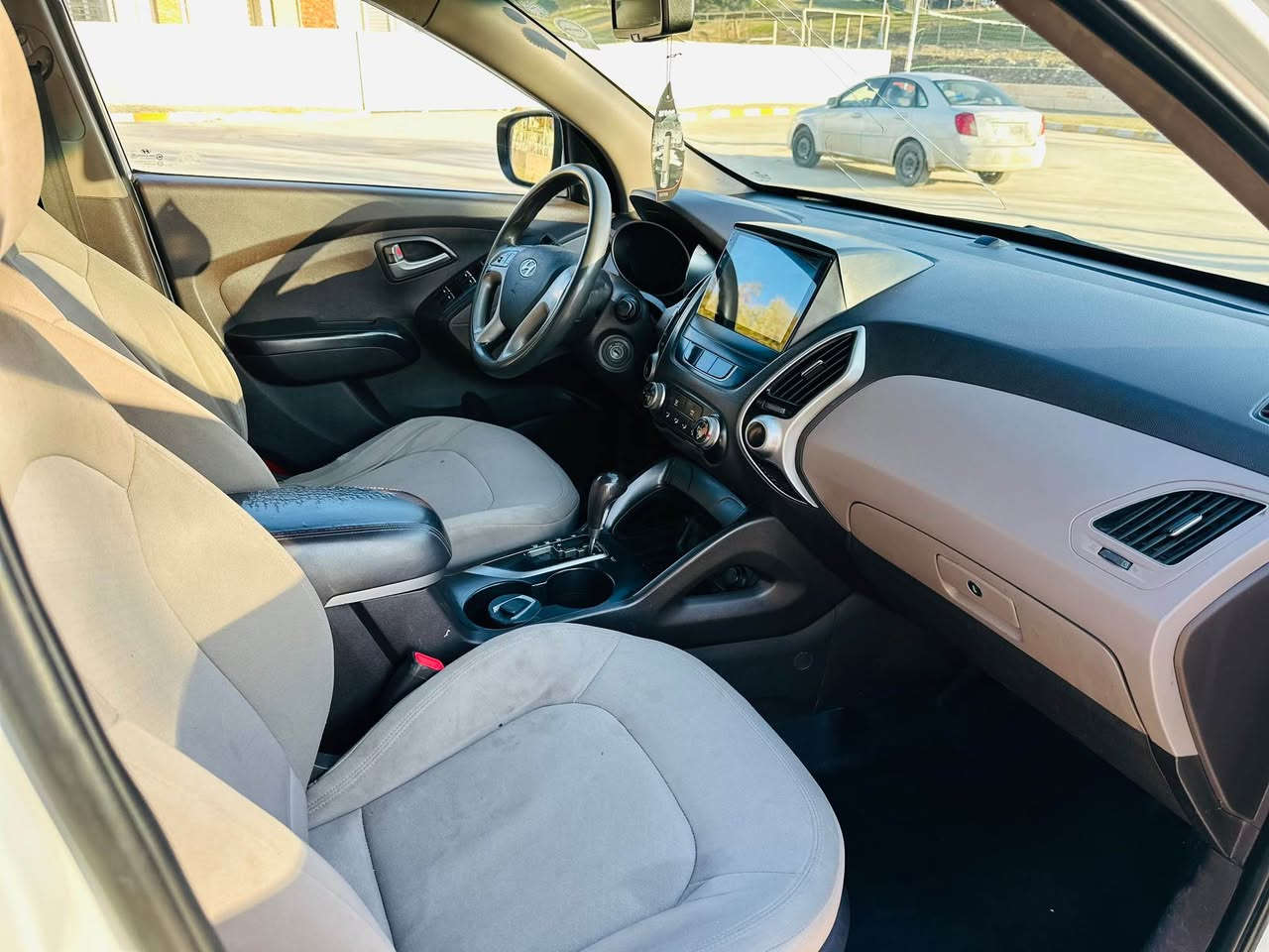 توكسون  ،،،  2011   **  فول خليجي 

                                          137   $              

      ***********   📞*** *********** 📞

موديل:٢٠١١ 
مواصفات : فول للفول 
 * خليج 
العداد : ٢٠٠  
-سقف بانوراما 
-دواخل اصفر
-٢ سويج شريكة
- ٤ كيج
-تول سقف
-نيظام ABS 
-شاشات بلادي
-يدات بلادي
-بلوتوث
-تبريدمركزي 
-تبرید ، تدفئه 
قطعتين
-خمس ويل كروم
-سبير بلادي 
مانازل
-حساسات خلفي
-مرايات كهربائية 
-جامات كهرباء 

-سياره :  * كلين 
* بي مكانين بارد 
صغير 
* بدون صبغ
* بدون بارد
* بدون تبديل 
* بدون ايشي 
شرط 
 * فحص سونار 
موجود 
-كير محرك: 
شرط
-دهن كير محرك 
جديد
باتري جديد
كهربائية ع شريكة
-رقم سليمانية 
-هززه وبراد 
كله جديد
-سياره لوك 

ماشي  : ٢٠٠  Km  

سعر :   ١٣٧ 
مكان : قرهنجير 
رقم :
***********      📞              واتساب  *********** كركوك, العراق
