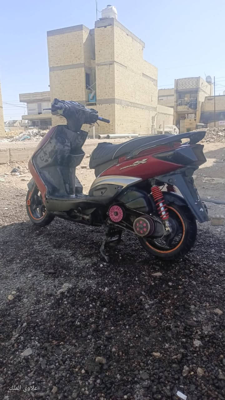 سلام عليكم
سكنس فحل 
مكينه مكفووله
كلجات رياضي
شلعه ومعدل
كبات رياضي
كشن رياضي
وملقط رياضي
اشاير سكن رياضي
زوج تايرات جدد
كفرات اصليه
سعرها 450وبيها مجال
مكان الغزاليه
***********
***********
