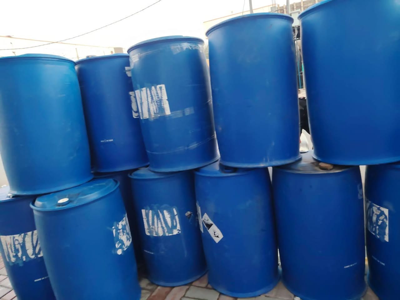 السلام عليكم 
متوفر وجبه براميل جديده 
برميل 220لتر قبغين مال نفط 
بسعر 22000 الف فقط جوه السوك 
توفر برميل 25لتر بسعر ٦٠٠٠ الف 
موجود جمله كافت لاحجام 
هيت  الجمعيه قرب اسواق المصطفى 
مقابل مكتب الشيخ عادل المحلاوي 
هاتف ***********
