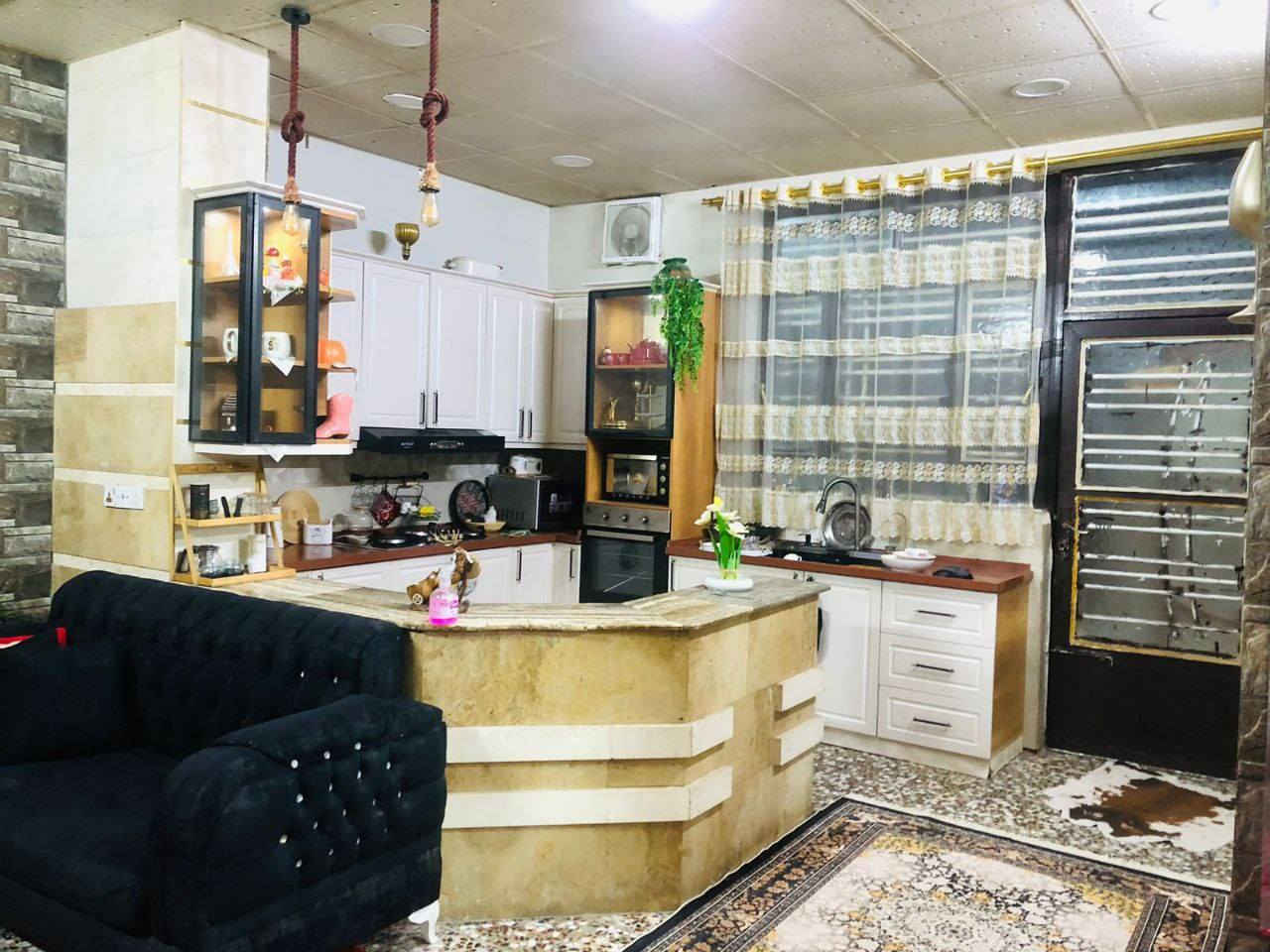 دار للبيع 🏠
📍 الموقع: زوير – قرب مشروع المي الثاني

📐 المساحة: 120 م
📄 الطابو: سند 25
✨ المواصفات:
✔️ الدار طابقين
✔️ الطابق الأرضي:
غرفة نوم
مجمع صحيات (عدد 2 خارجي + داخلي)
مطبخ حديث (مني بار)
هول + صالة
✔️ الطابق الثاني:
3 غرف نوم
غرفة مجمع صحيات
بلكونة

📞 للاستفسار والاتصال:

***********
