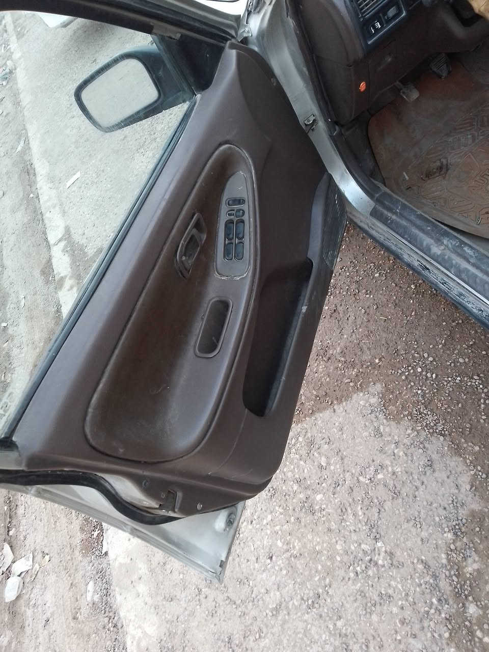 السلام عليكم نيسان سنه 92 موديل سياره رقم بغداد انجليزي صاحبها موجود باسمي ترى مراوس او بيع ***********
