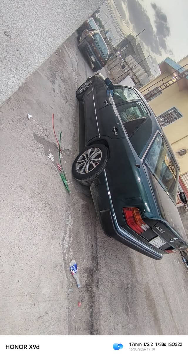 السلام عليكم للبيع مرسيدس دب موديل 1992 حجم E300 گير و محرك بلاد قبق اسود فول نضافه لون زيتوني صبغ عام جماليه مكفوله من الخياس والضربه كفاله عامه قواعد دبلاات بلاد وضع شركه رقم صلاح الدين تحويل مباشر العنوان صلاح الدين الاسحاقي السعر  اتصل على رقم ***********
