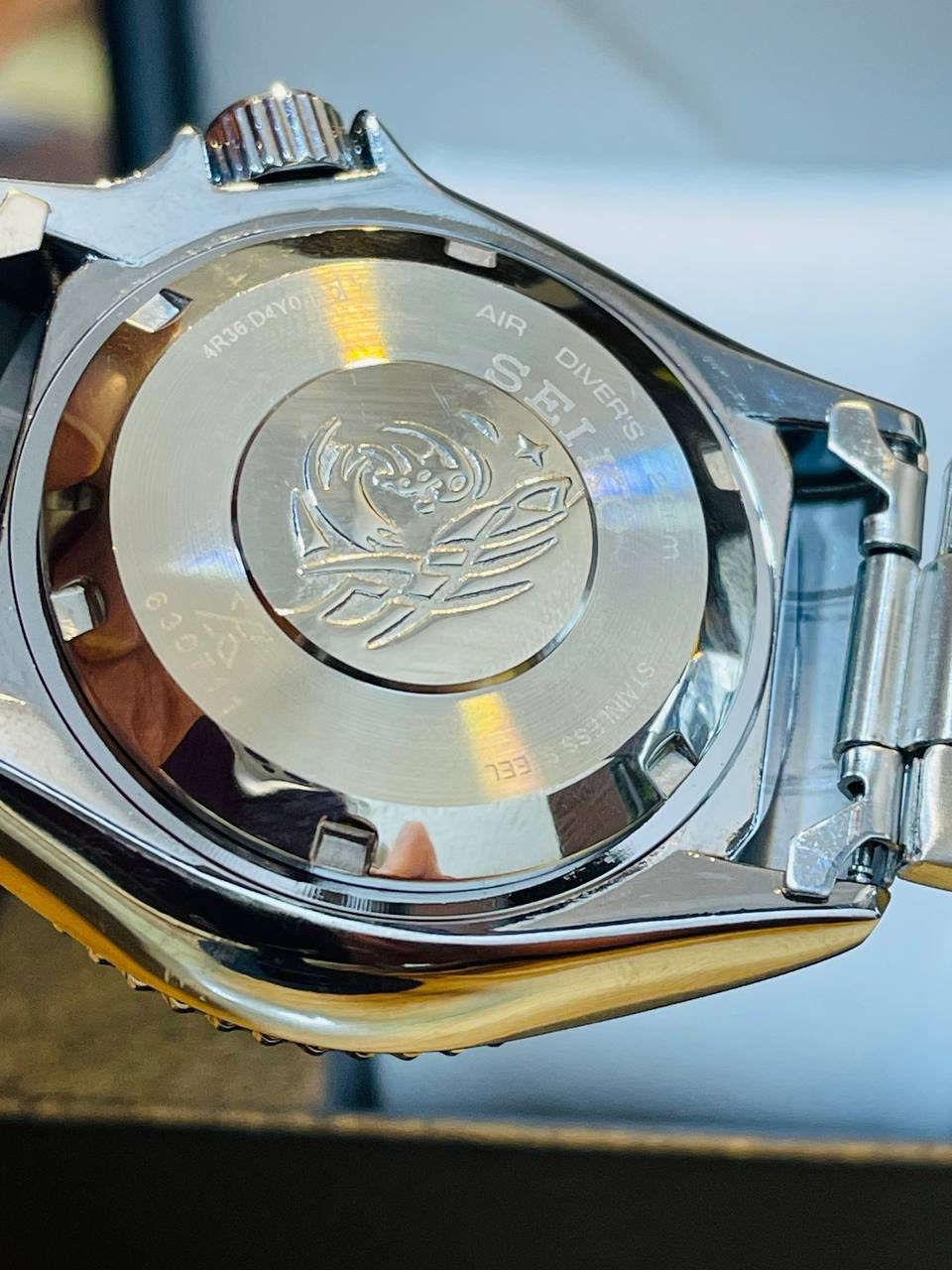 ساعة SEIKO - سيكو ✅
- مكينة كوارتز 
- رينك دولي داوار 
- مينا فحمي مميز 
- زجاج زفير ضد الخدش
- منفذ شهري و يومي 
- هيكل و سير ستانلس ستيل 
- لامينوس قوي بالكامل 
- مقاومة للماء 
- ظهر نقش و ختوم حفر 
- وزن ثقيل 

السعر : 35 ألف مع التوصيل 🚚


**إذا كنت صاحب هذا الإعلان وتريد حذفه لأي سبب، رجاءا أرسل رسالة إلى الدعم الفني**