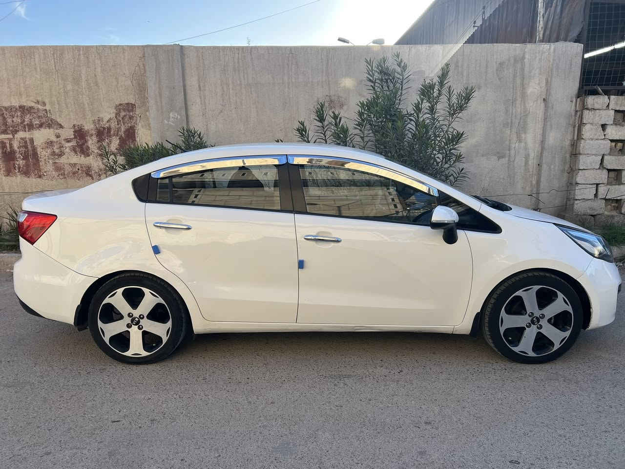 سلام عليكم بيع اومراوس
كيا ريو موديل 2012 خليجي 
شركه دوليه مكفوله من ضربه وصبغ 
فقط باردهلال جاملغ الخلفي
مواصفات كشنات جلد كرميدي 
مري شفط اشاير بل مري
ويل 17 +كروم 
محرك 1600 مكفول 
كير ايتي مكفول 
صدر امامي خلفي جديد 
تخم تاير جديد سياره بوضع الشركه 
مكاني بغداد الكرخ 
سعر 100 رقم بغداد تحويل مباشر 

***********
