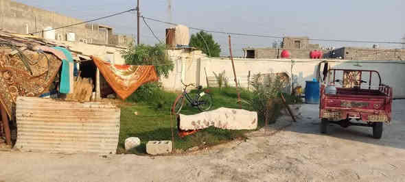 بيت زراعي امساحه 600 يتكون من ديوان و4 غرف وصاله كبيره صحيات البيت سراميك كله سقف سندويج زائد مشتمل صغير ويا  المكان زبير منطقه دواجن ماي حلو وكهرباء بي بئر رتواز  المزيد من تفاصيل واتساب *********** البصرة
