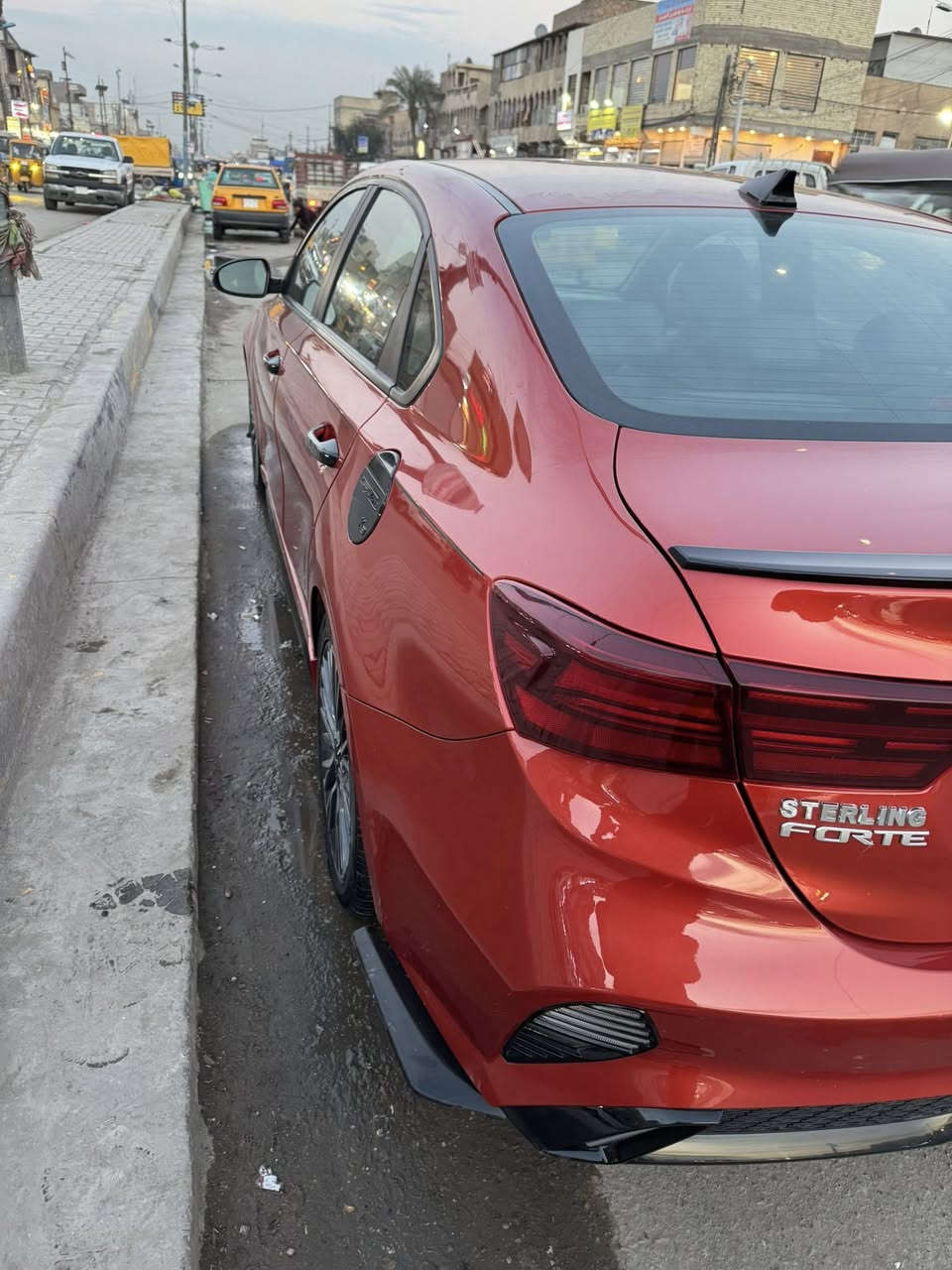 السلام عليكم
كيا فورتي 2023 جيتي لاين 
فول مواصفات للاخير اعلى فئة 1/1
حادث خفيف مثل ماواضح بل بنيد مصلح نفسه 
بدون دواخل بدون كلشي. 
مكينة 2000 دوش 
مواصفاتها
فتحه 
بصمه
تشغيل عن بعد
بصمه ابواب
تحكمات
كشنات كهرباء 
كشنات تدفئه تبريد
صندوق ذكي 
تبريد قطعتين
رادارات امامي خلفي
لد امامي نهاري وخلفي 
حساسات 
انظمة قيادة 
شفتات استيرن
شاشه وكامرة 
دشبول ديجيتال
وهواي موصفات بيها معروفه هيه
دخول جديد 
ترقيم  بغداد بإسمي تحويل مباشر 
سيارة جديدة  بلعافيه ع الياخذها 
السعر (175)وبيها مجال بسيط

مكان السياره بغداد مدينة الصدر
***********
***********
