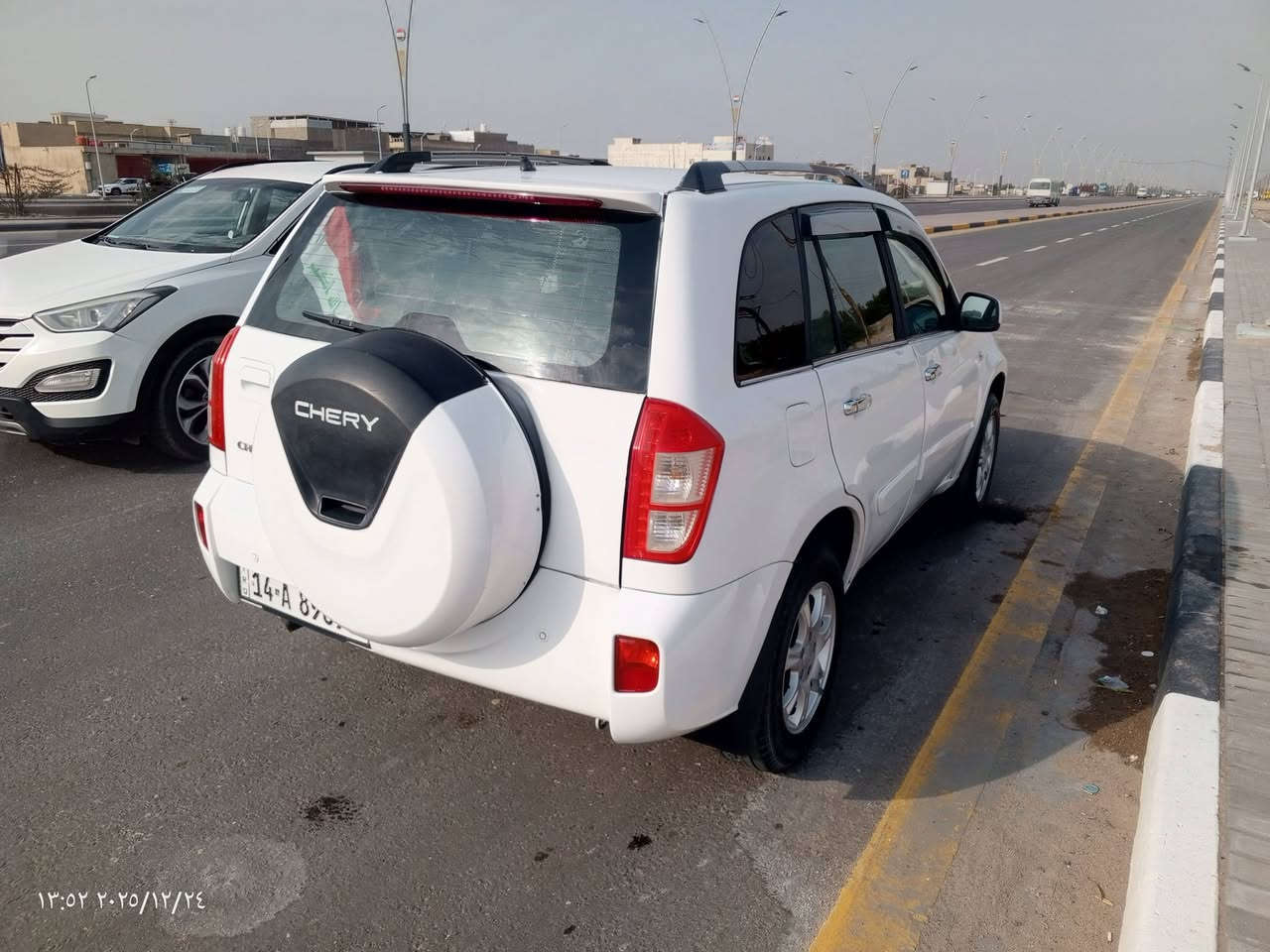 تيكو لون أبيض موديل 2014 رقم بصرة الانكليزي الجديد والسياره بأسمي سكن البصرة الزبير مكينه 2000 مجفته والكير المكيانيك المرغوب سياره كامله من كلشي تبريد ثلج دواخل نظيفه جدا جدا وكلشي شغال بيه ناصقه فقط سايق ويتوكل ع الله اي شي ماتذي عليه مصبوغه للجماليه لان الجناي ابو تيكو يعرف التيكو يصير بيه خياس ولازم تنصبع وتتعمر مكفوله من الضربه او الحوادث السعر 75 ورقه وهذا رقمي ***********
