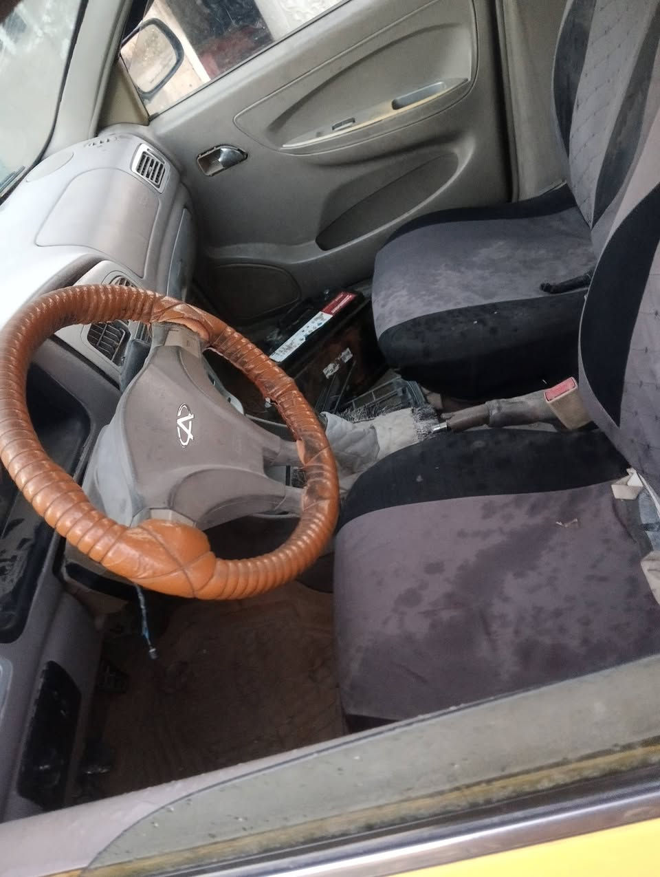 سلام عليكم سياره شيري كوين2013 مكينه رنك يطق سيفيا مكفوله من ضربه قويه بيه طخه بلجاملغ سياره ماكامله بيه نقوصات قليله  بروربن كتف سعر 22وبيه مجال ***********او ***********
