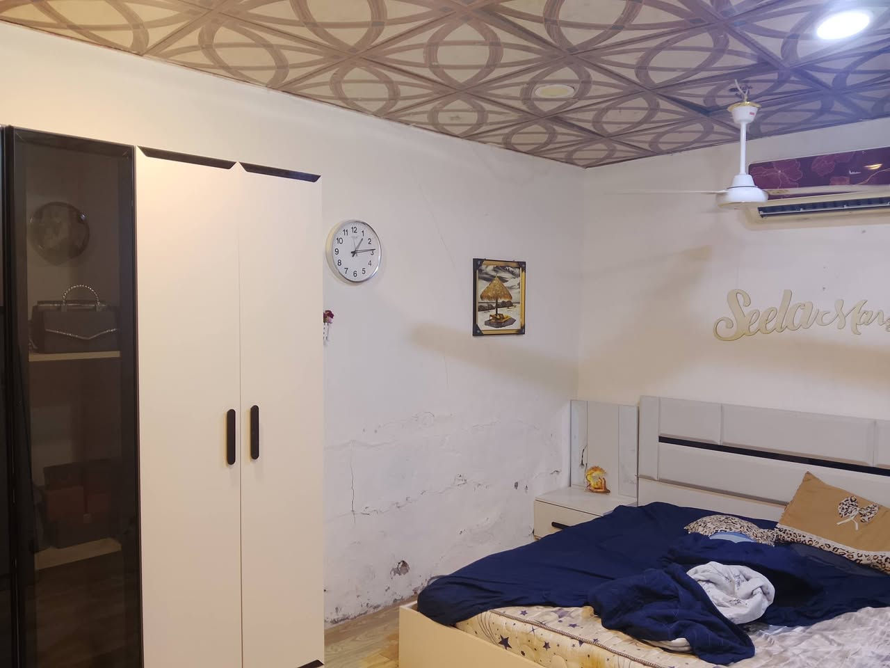 السلام عليكم بيت تجاوز في كربلاء حي الجواد مساحه البيت 140يحتوي على صاله واستقبال ومطبخ وغرفه نوم وصحيات داخليه وخارجيه مع طارمه السعر 12مليون الرقم ***********
بي واتساب
