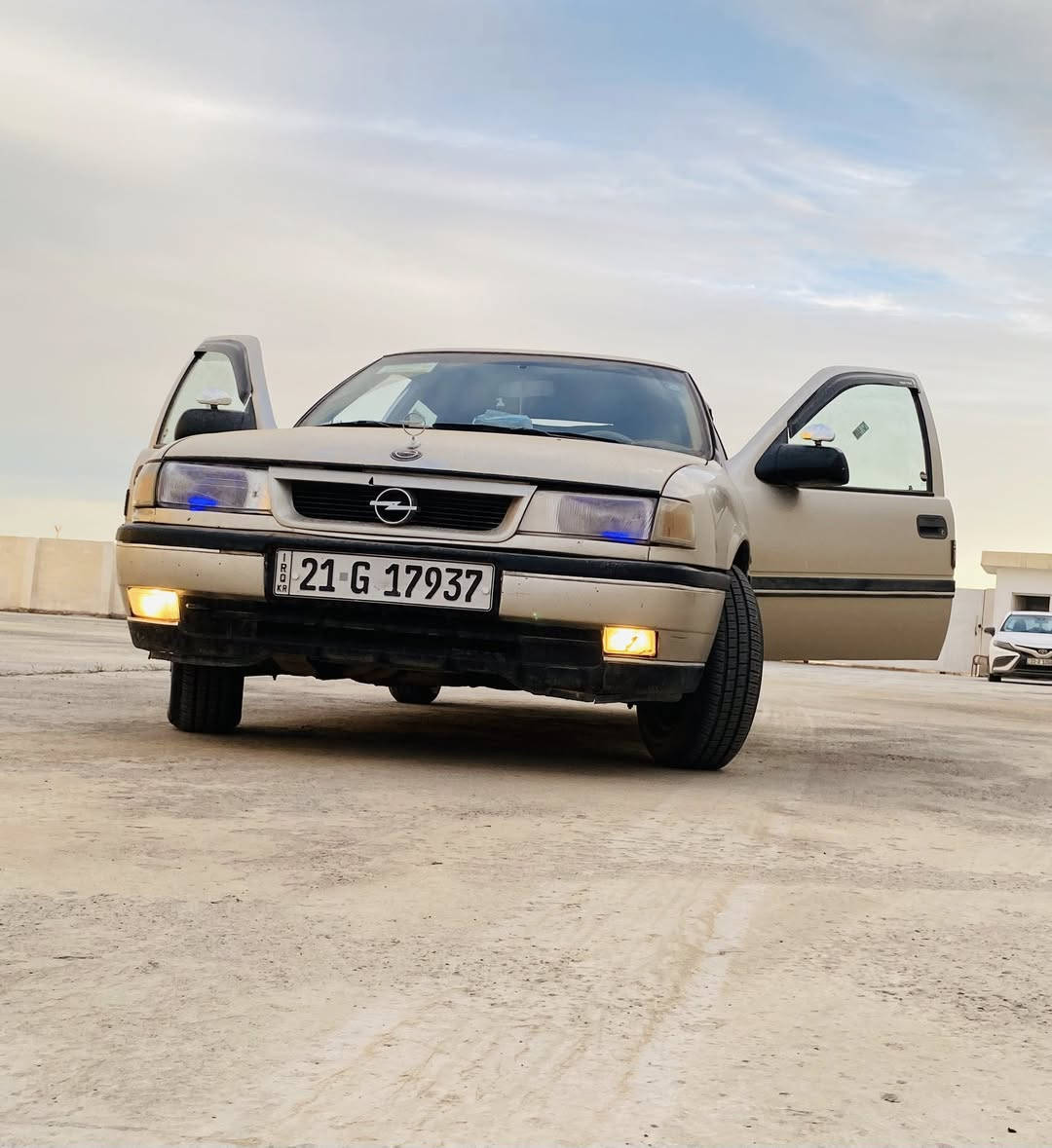 السلام عليكم
اوبل فكترا موديل90محرك20صبغ جماليه شرط لا ضربه ولا حادث محرك وكير مكفول كابون بانزين بأسمي رقم سليمانيه ثاني يوم احولك هزه وسنويه جديد تخم تاير جديد السعر 45وبيها مجال 

***********
