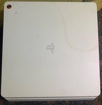 بلايستيشن 4 • ٥٠٠ جيجا • ٢ جوستيك