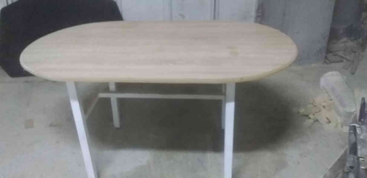 ميز طعام وكرسي هزاز ومرجوحه ملكيه للبيع للاتصال ***********
