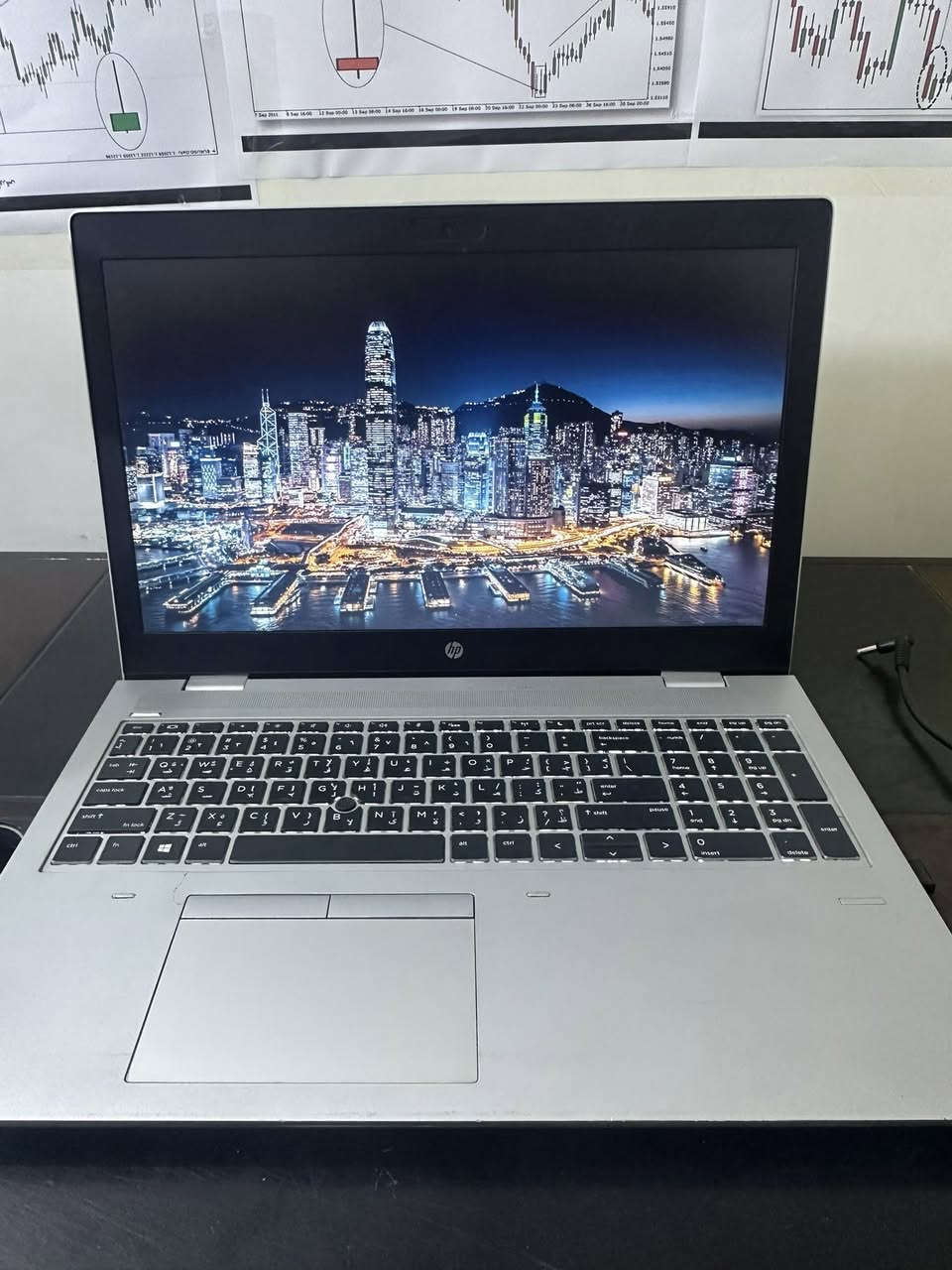 رجاءً بدون كسران محتاجة الفلوس علمود الامتحانات واضطريت ابيعها ماخذتها ب250 الف
السعر جوه السوق قفل 190 الف 
لابتوب hp حجم شاشة 16.6  

هارد SSD المرغوب معالج كوراي 5 الجيل ال8 المواصفات مثل ماموضح بالصورة  راقية بشكل استعملها بتطبيقات التداول والبرمجة كيبورد ضوئي وياها ماوس وايرلس وجنطة وشاحنة مكان كربلاء واذا غير محافظة ممكن ادزلكياها عن طريق شركات التوصيل


**إذا كنت صاحب هذا الإعلان وتريد حذفه لأي سبب، رجاءا أرسل رسالة إلى الدعم الفني**