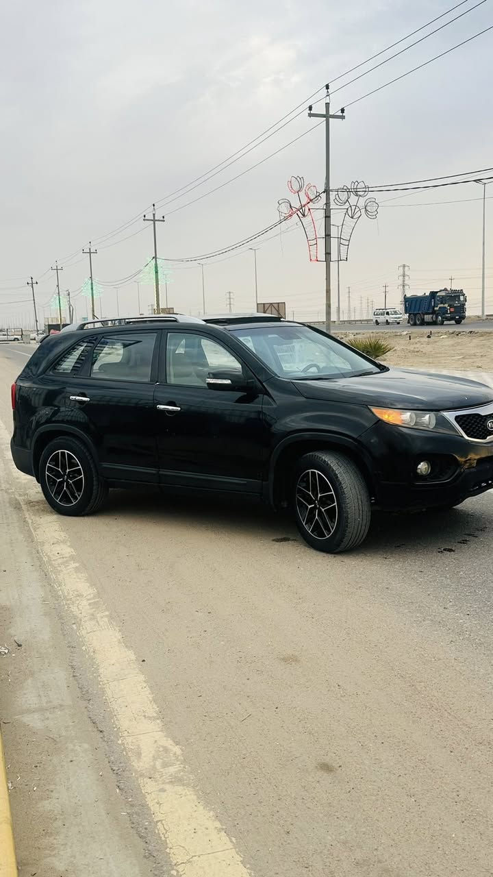 سلام عليكم اخوان سياره سورنتو موديل 2012سياره (بانزين 6سلندر).  دخول جديد كص جنطه متومه وكامله شمالي سياره تخم تايرات مكينه كير حداده تبريد تدفى شاشه فول مواصفات فتحه 7راكب كشنات  كهرباىيه سياره حلوه مكان سياره بصره للستفسار *********** سعر 58وبيها مجال
