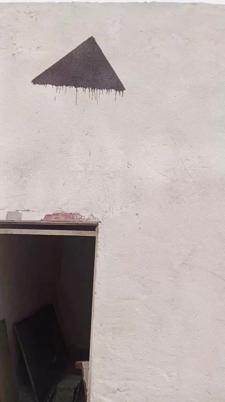 سلام عليكم عندي بيت مساحه 200متر في قرية بلاسم فيه كامل الخدمات ماء مجاري تبليط السعر 13وبيه مجال  الاستفسار على هاذا الرقم ***********
