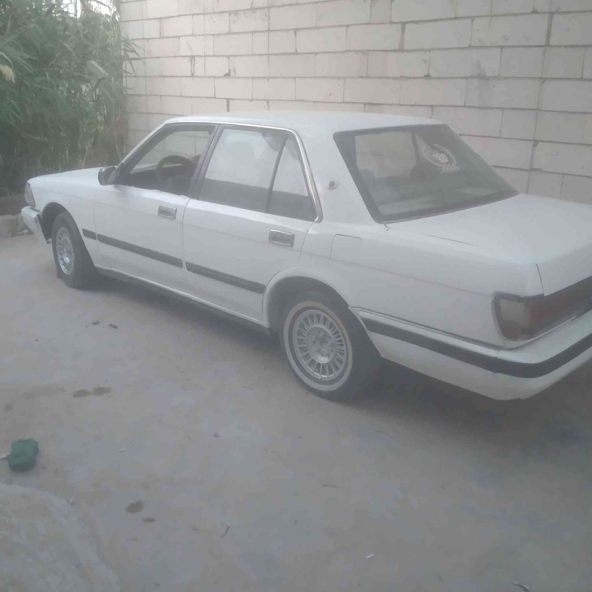 سيدان للبيع مديل ١٩٩٠الستفسارعلى هذالرقم ***********
