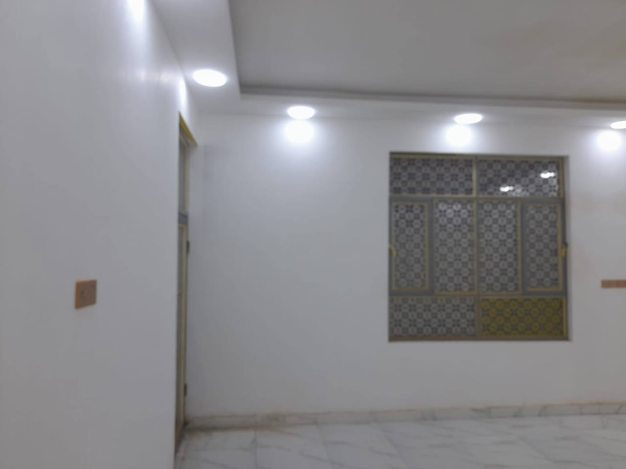 مشتمل _للبيع 🏡 مكلف بالنشر 

  🌍 الموقع  /سامراء البهراط قبل شارع 50 🏡
  📍 

  📐 المساحه  / ( 150    ) طابق 🏡
  🧱  سيراميك   _ شارع 12🏡

  📄 طابقين غرفتين نوم   ✅️ 

  💠 يتكون من 2  غرف 
                    وصاله واسعه ومطبخ
                     🏡    وحمامات  داخلي وخارجي  🏡
                               

  💰 السعر  / ( السعر 60 مليون وبيه مجال 🏡

        ■■■■■■■■■■■■■■■■■■■■■■■■
           للإستفسار أكثر يمكنم التواصل عبر رقم الهاتف 
                ☎️ ( ***********)☎️  

        
  🙋‍♂️ مكتب السهل الاخضر للعقارات الضباط الثانيه 🏡
