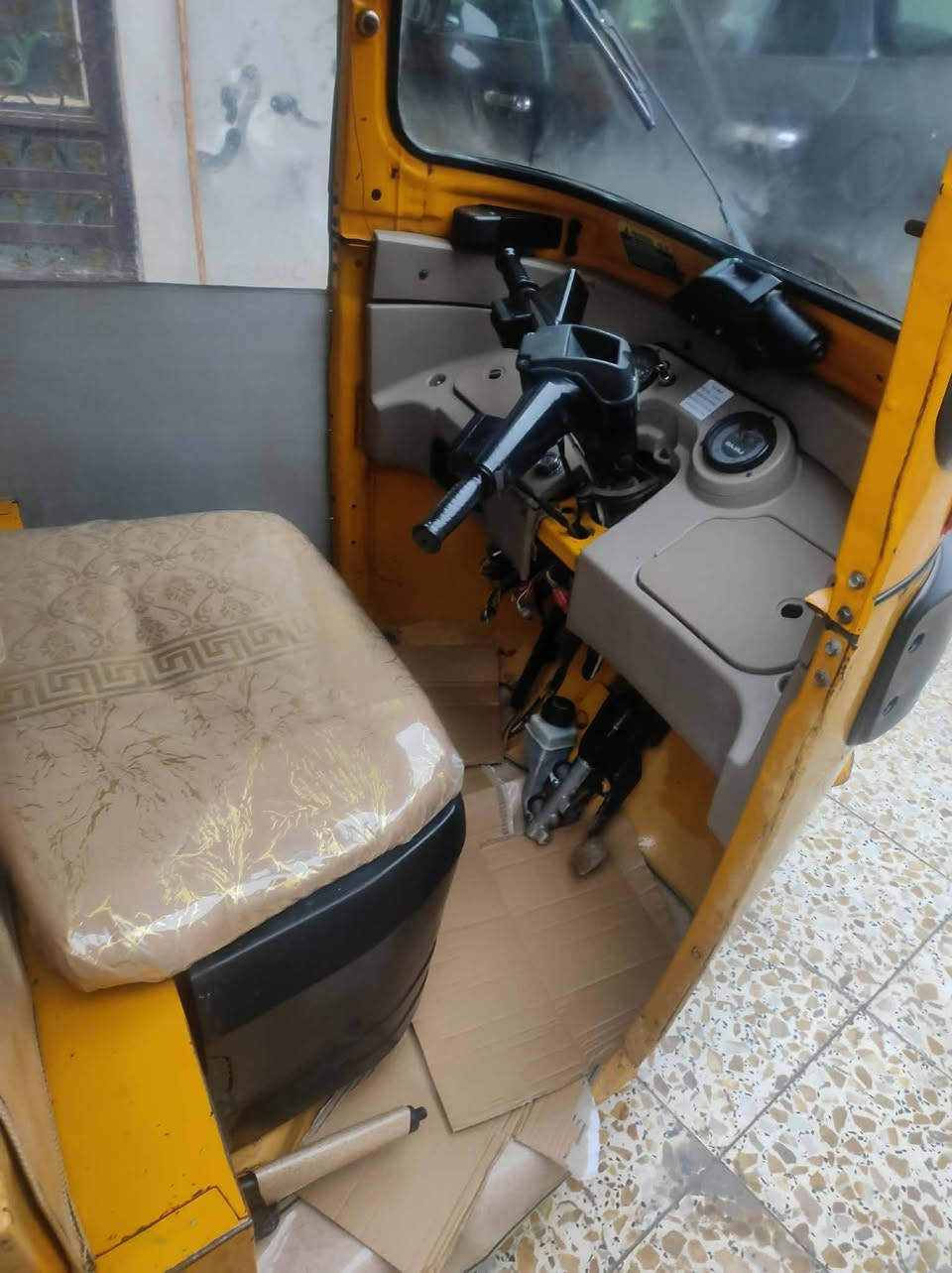 البيع او مرواس تكتك موديل ١٦ شهر ٨ أوراق مكفوله الترقيم تكتك مامتعوبه تجفيت جديد منظومه بريك كله جديد كهربايات كله شغاله معمره خياسات فقط لغوده صفاح بلادي بدون صبغ ضربه *********** بغداد النهروان سعر ٣ مليون بيه مجال
