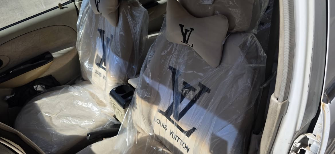 السلام عليكم 
سيارة كيو كيو  موديل  2009 سيارة نضيفه كلش كهربائيات شغالة تدفئة وتبريد شغالات رقم انكليزي 
كير دكم يعني مو العصا يوميه عاطل بيها جاملغ امامي مبدل جديد بلادي سيارة هزه جديده والسنويه لل 2027 السيارة باسمي شرط التحويل للاستفسار الاتصال على الرقم 
***********
