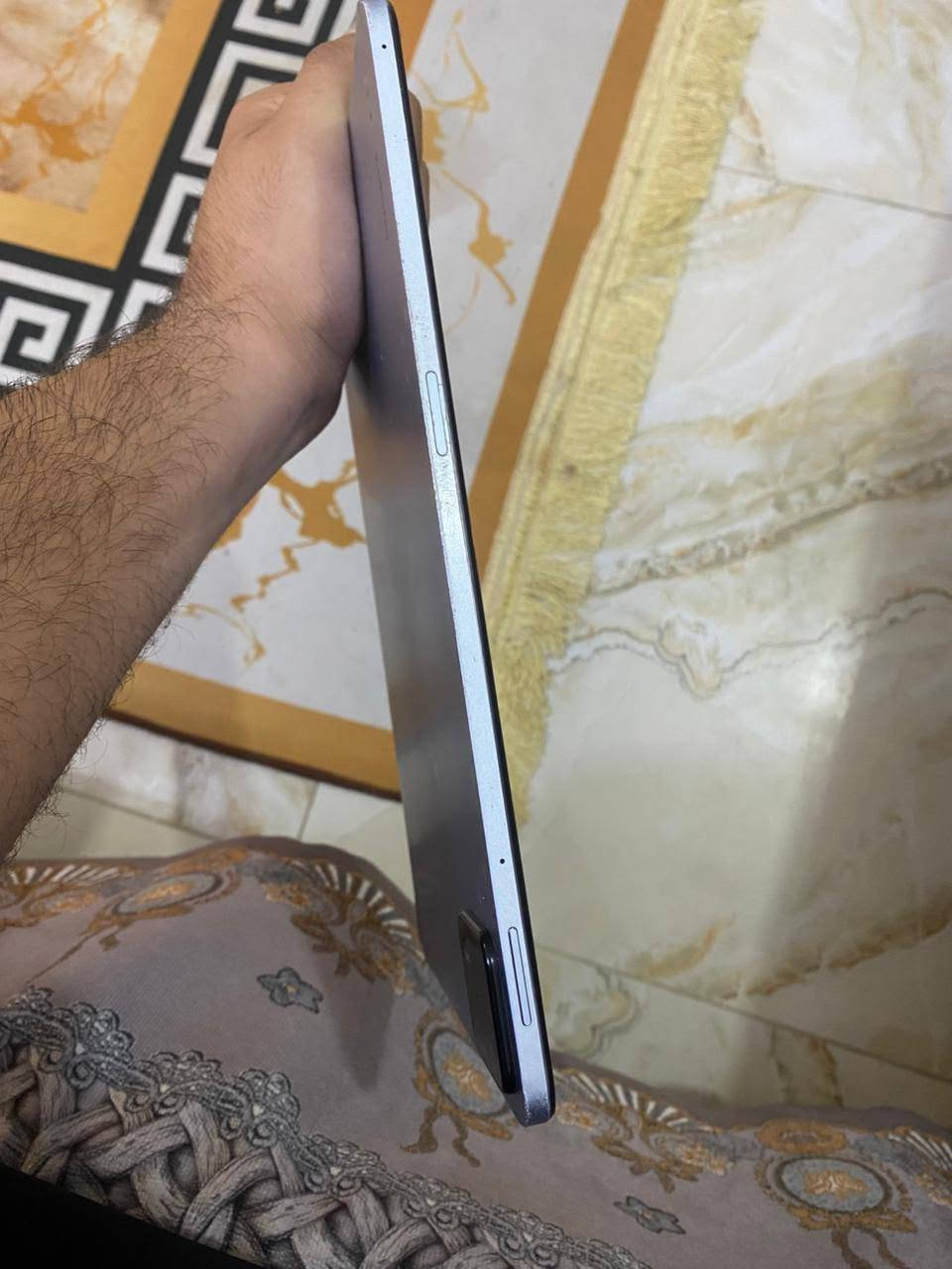 السلام عليكم
ايباد شاومي باد 6 

ذاكره 256

الشاشه 144 هيرتز 

الجهاز 120 فري ببجي مبايل 

المعالج سناب دراكون 

مابي اي نقص مجرد شخوط بسيطه بالضهر  

رايده ب 300 وبي مجال مكاني سبع البور بغداد 

متوفر خدمت توصيل 

***********. بي واتساب وبالخدمه
