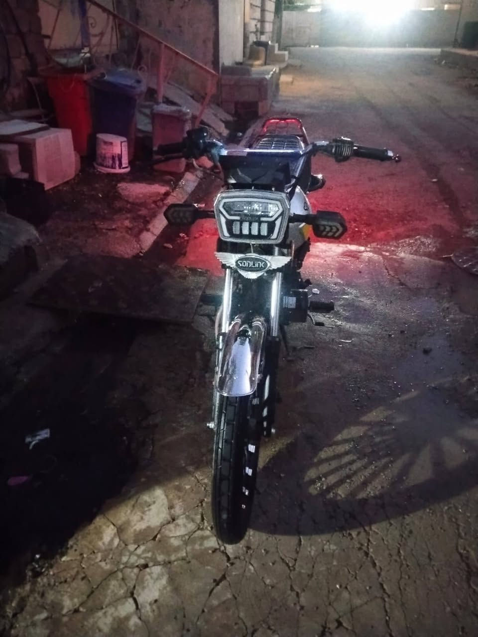 دراجه سيفان
موديل 25 
ما بيها اي نقص 
مكينا 200 cc 
السعر 900 ومبيهه مجال لطيبين
***********
