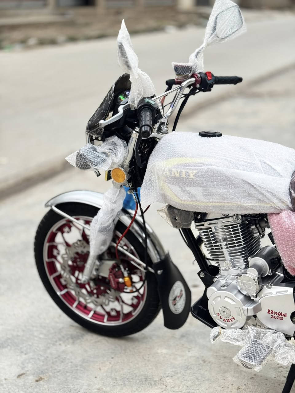 اللبيع💥     (SVANIY)
سافين كلا (بصمه)محرك(200)ccجديد 5 كير✅
موديل{2025}ماشيه قليل صفر بل كارتون📦✅ 
دشبل الكتروني 🖥️لايتات ليد فوول جديد نضافه فول✅
سويج🔑كونترول يشتغل بعيد.بصمه . منفيس 📋✅
موشراي لاتعب نفسك ب تعليق ماتور صفر جديد❤️✅
مكاني .كركوك✅رقم{***********{***********}
