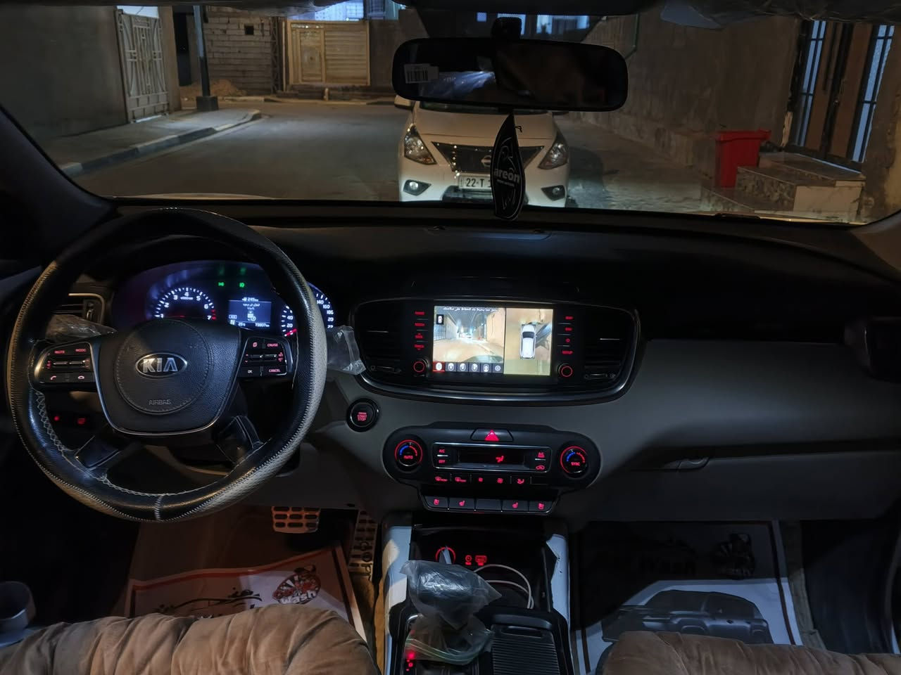 سورينتو 2020 فول مواصفات 1/1 رقم بغداد ماشيه 73 على وضع الشركه برغي مامفتوح بيها. مبدل ماسحات فقط.  طخة صغيره في الجاملغ الامامي.
العنوان البصره ***********
