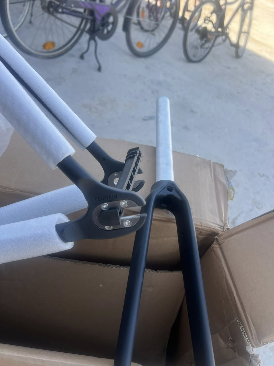 السلام عليكم جميعا فريم المنيوم كامل مع الماشه سكان كاربون للاستفسار ***********
