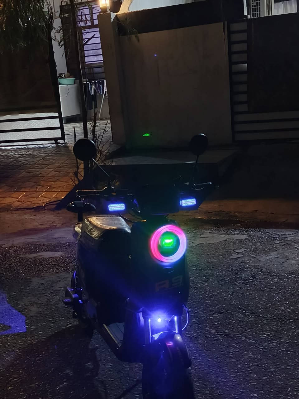 دراجه شحن R9
دراجه كلش حلوه واي عيب مابيها 
كهربائيات الدراجه كلها شغاله ونضام البكR ونضام P
وخمس بطاريات كبار و32امبير وموديل الدراجه 2026
وسويج 2وكارت 2وتشغيل عن بعد والسعر450وبيها مجال 
ومكان الدراجه كركوك شارع حسابات قرب التموينيه


**إذا كنت صاحب هذا الإعلان وتريد حذفه لأي سبب، رجاءا أرسل رسالة إلى الدعم الفني**