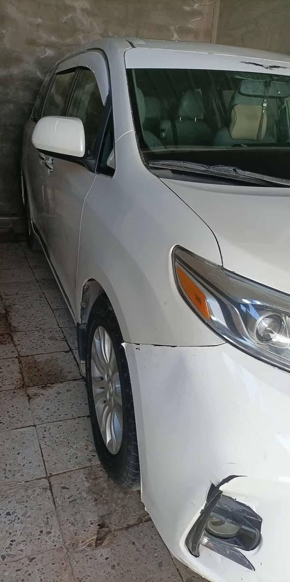 السلام عليكم ورحمه الله وبركاته
سيينا موديل 16 فول xle 

صبغ باب السلايت وباب السائق وجاملق خلفي ملونه ويه الباب 

السياره ماشيه 510 ميل  تقريباً 

السعر 177 $ 

(اخوان كلشي اكو بالسوك الغالي والرخيص . ما يعجبه يدك اعجاب )

***********

/مكان السياره في الانبار/ الحبانيه/
