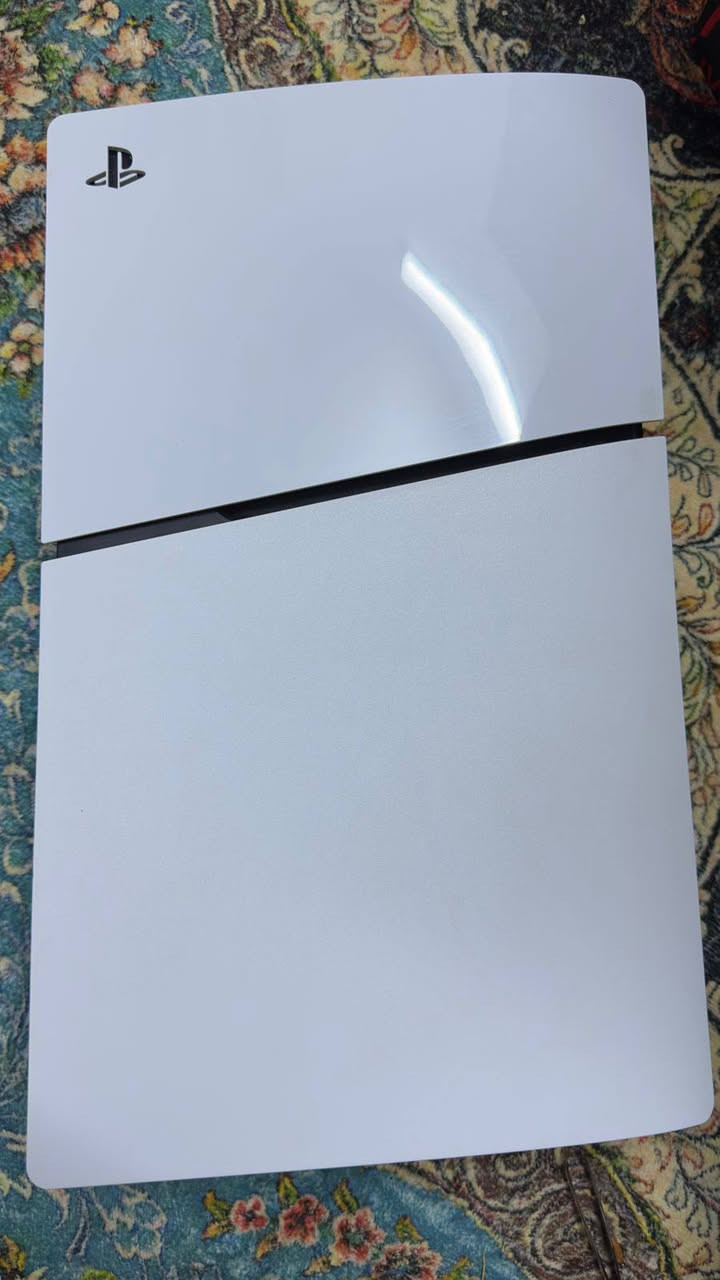 بليستيشن 5 استعمال قليل كلش للبيع مع اشتراك شهر الاضافي وبل حساب موجود 3.89 دولار سعر 675 وبي مجال ***********
