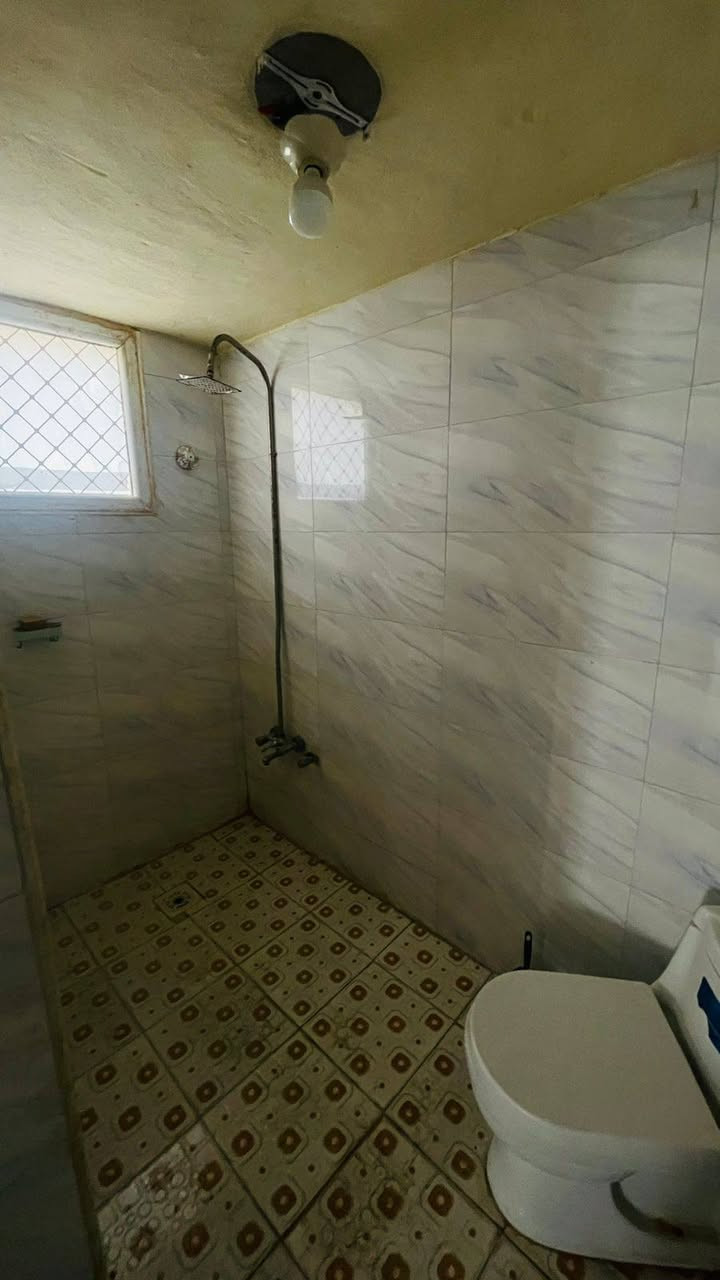 دار للبيع مساحه ٢٦٥ متر طابو صرف
العنوان ابي غرق مجمع ارض بابل حي الحسين

الخدمات مجاري ولا نقطه مي بالمجمع

مدارس حكوميه ٣ بنات ولد ابتدائيه ومتوسطه واعداديه كبالك

مطلوب ٩٤ تقريبا

مقدمه تطلوعه ١٠٠ وبيه مجال بسيط

امنيه سكيورتي
تكدر تبني طابق ثاني

يحتوي علئ طابق واحد غرفتين نوم للاستفسار ***********
***********
