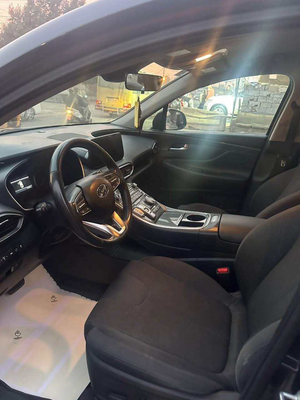 السلام وعليكم للبيع سنتافي موديل 2023
حادثه تبديل بنيد او صبغ كاملغات امامي
بدون لغد ولا شاصي سليمات 
نص مواصفات صندوك كهرباء بصمه تشغيل عن بعد 
رادارات امامي او خلفي او جانبي
السياره ماشيه 110 مايل مشي امريكا 99
رقم بغداد 
السعر المطلوب 180 ورقي او بيه مجال بسيط 
للاستفسار الاتصال ***********
عنوان السياره بغداد الزعفرانيه
