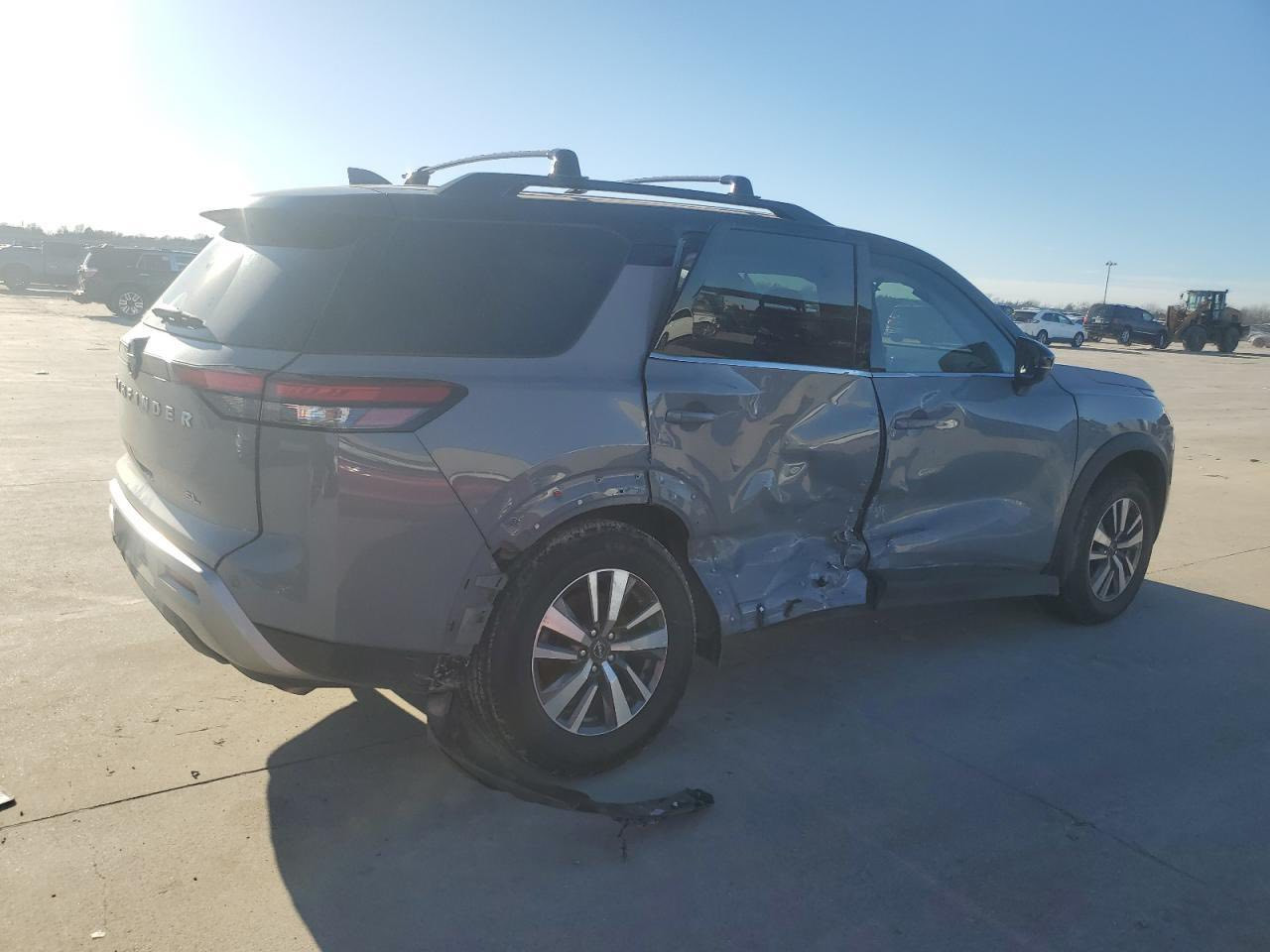 SL 
2ويل 
موديل 23
معروفة مواصفاتها 
رقم اربيل 
بطاقة بنزين 
مكانها كركوك 
حادثها مرفق مع الصور 
القطع المتظررة بابين فقط تم تبديلها بقطع بلادية 
السعر المطلوب 285$
لمزيد من التفاصيل الاتصال بالرقم 
***********
