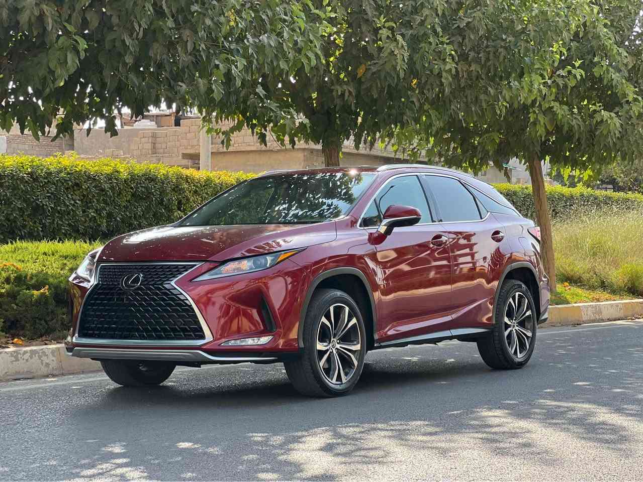 -لێگزز RX350  مۆدێل 2022  فول مواسەفات سعری 310وەرەقە ، مەکینە ٦ پستۆن و تۆربۆ،
-رەنگی :ماڕۆنی 
 -دوو پارچە سبغە
-15 هەزار ڕۆشتوە
-ژمارە موبايل: ***********
-ژمارە موبايل: ***********
-ناونیشان: هەولێر أربيل, العراق
