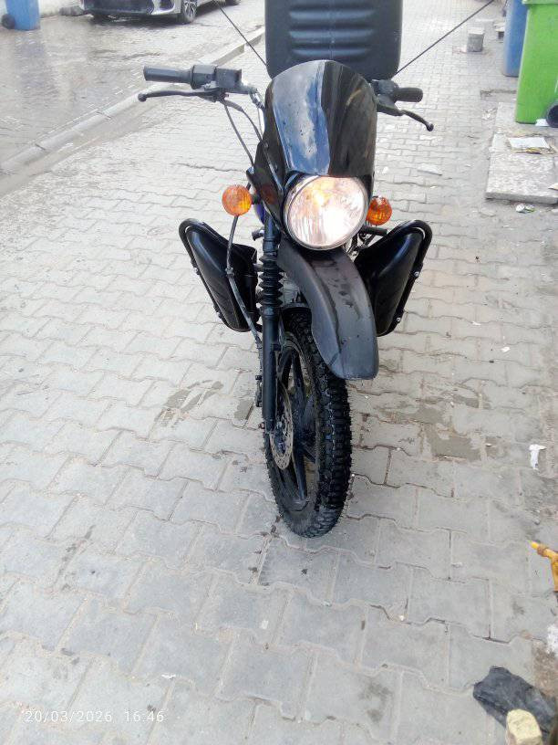 سلام عليكم 
بوكسر 23اوراق أصولي نضافه 85بالميه كهربائيات كامله نكره سلف محرك مكفول مفتوح فقط زنجبيل ويستمر بوشه بلاد جيب الفةفيتر وفحص 
مكان بغداد الحريه ***********
